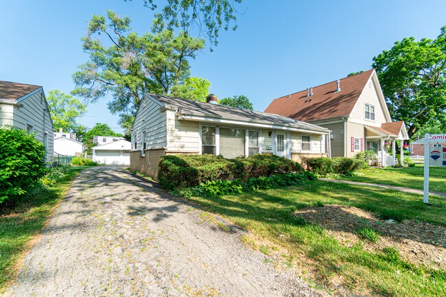 Building Photo - 1014 N Douglas Ave