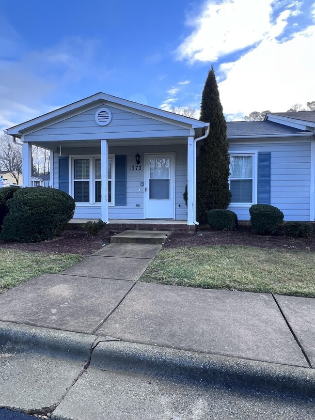 Building Photo - 1372 Bailey Cir