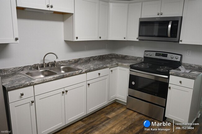 Building Photo - 2 br, 2 bath Townhome - 2302 High Rd Unit A