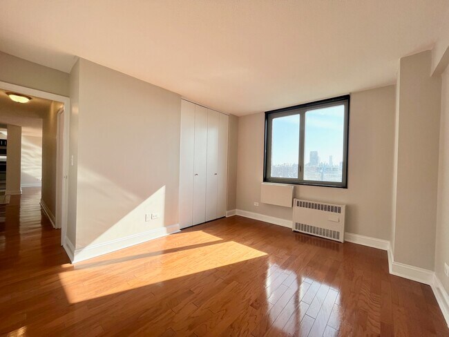 Foto del edificio - 3300 Broadway