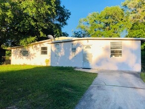 Building Photo - 210 Lee Dr