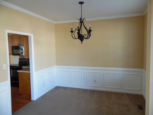 Building Photo - Stunning 4 bedroom with mother-in-law suite on main level