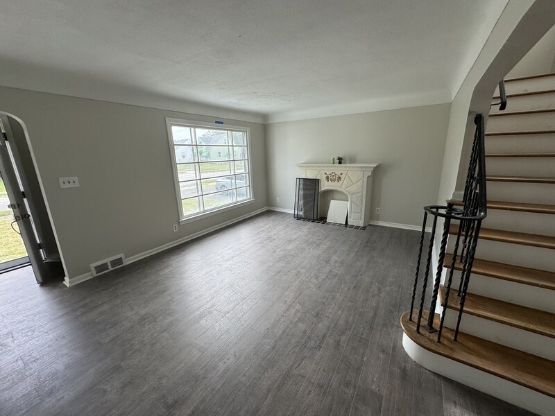 18801 Invermere Ave Cleveland, OH 44122 – photo 4