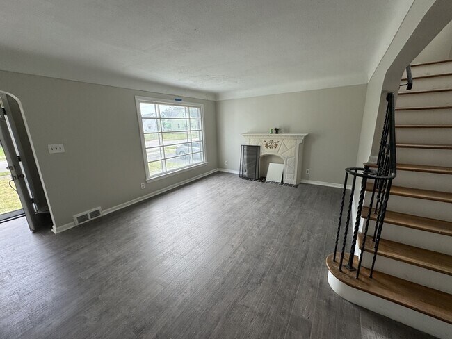 Foto del edificio - 18801 Invermere Ave