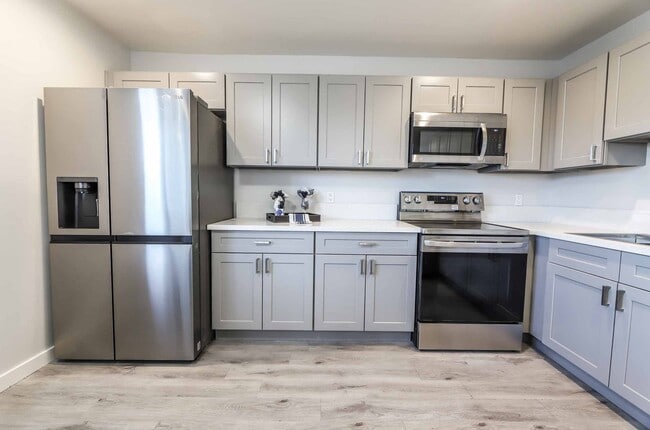 Shaker cabinets - 339 Tin St
