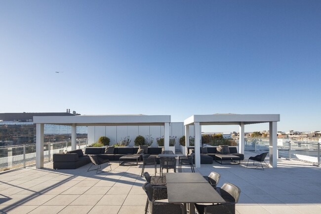 Photo du bâtiment - MILHAUS Condo