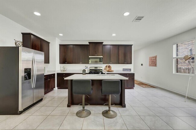 Building Photo - 216 Mary Max Cir