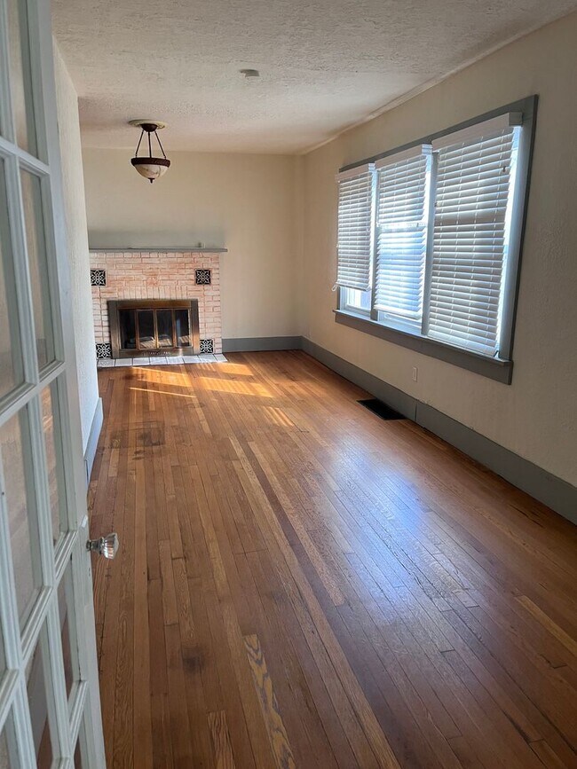 Foto del edificio - 407 E 6th St