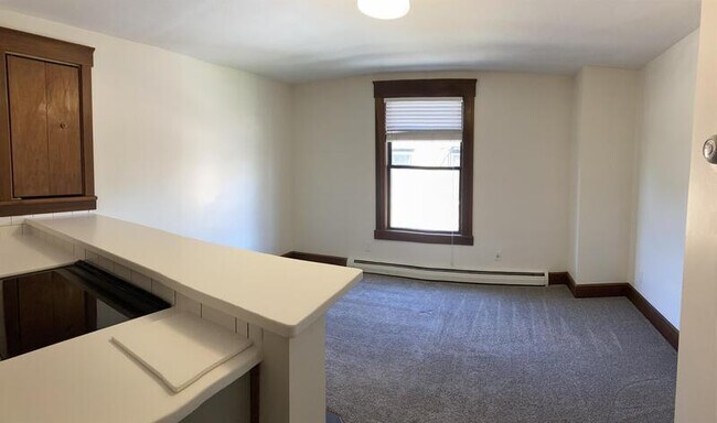 Building Photo - 755 Broadway Ave