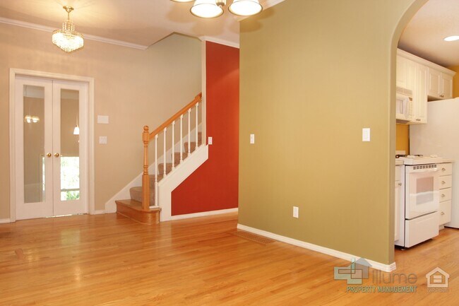 Photo - 3 Level Townhome near OHSU and PSU-Attached Garage with 2 Parking Spaces!