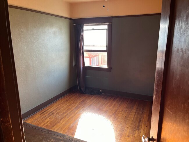 Building Photo - 4457 North Ave