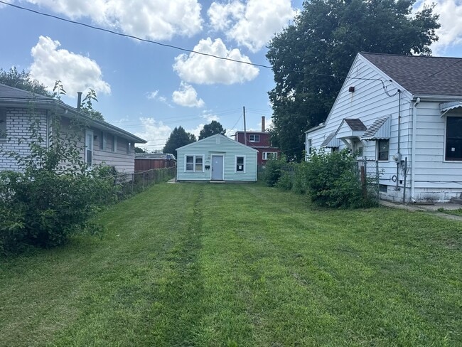 Building Photo - 2049 N Gale Ave