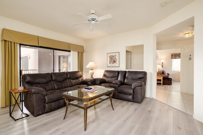 Foto del edificio - 9455 E Raintree Dr