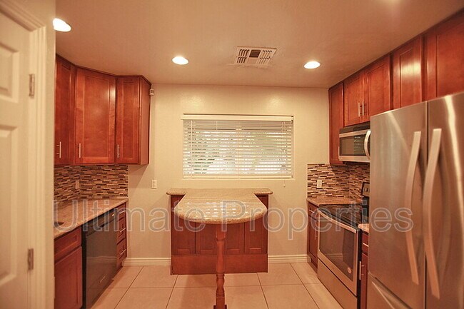 Foto del edificio - 1003 W Howe St