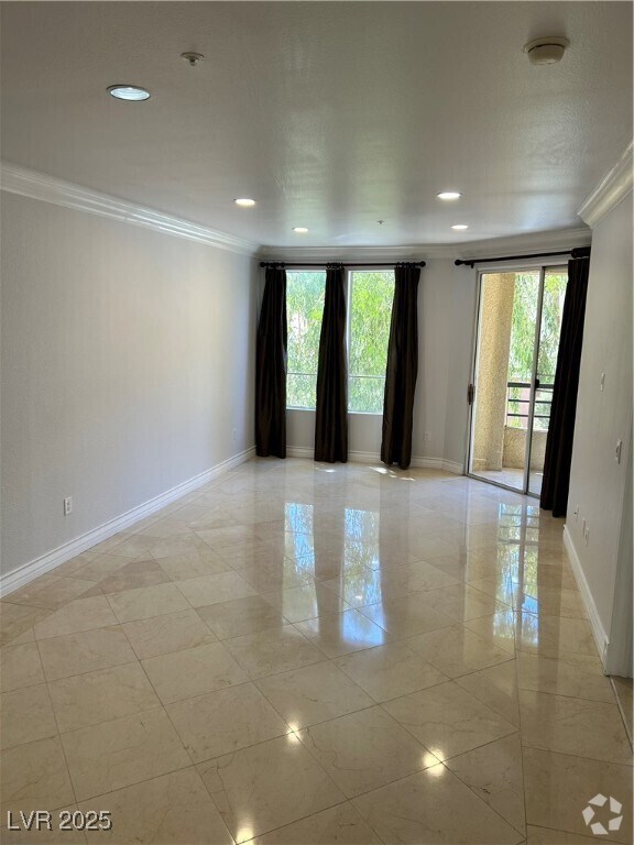 Building Photo - 270 E Flamingo Rd