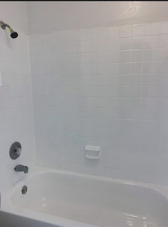 Foto del edificio - 1 bedroom / 1 bathroom 1st floor unit