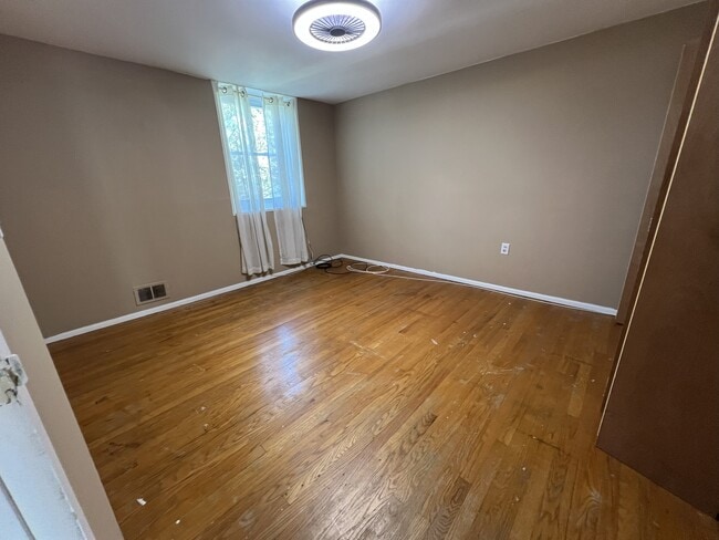 Foto del edificio - 7202 Sindall Rd