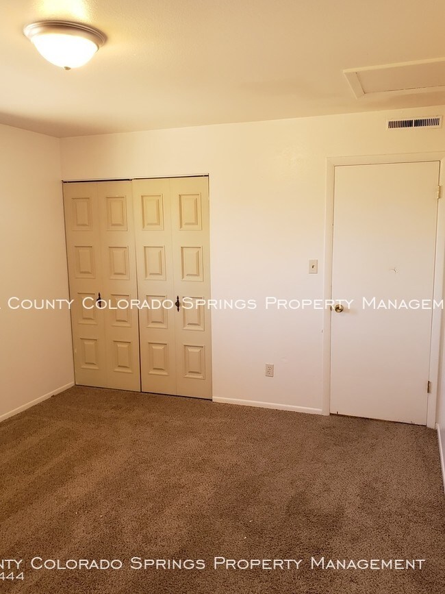 Building Photo - 1105 Cree Dr