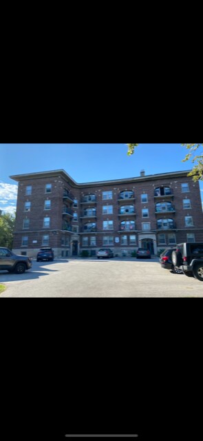 Primary Photo - 842 N 14th St