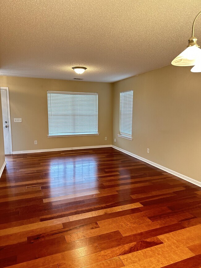 Foto del edificio - 160 Mills Run Dr