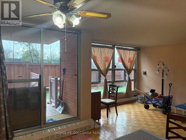 Photo du bâtiment - 1705 McCowan Rd