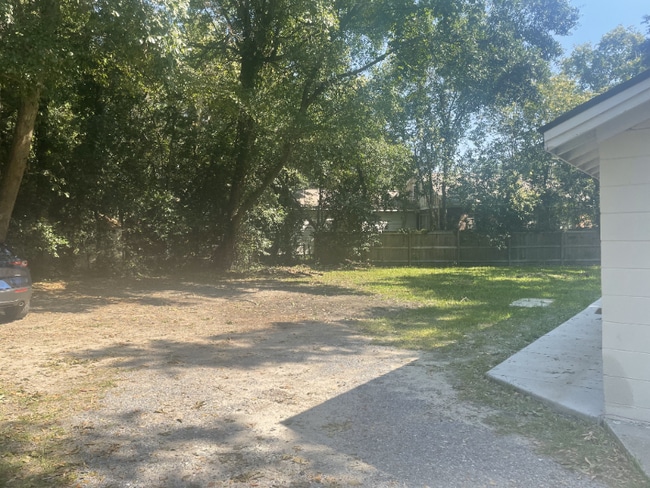 Photo - 480 St Andrews Blvd House