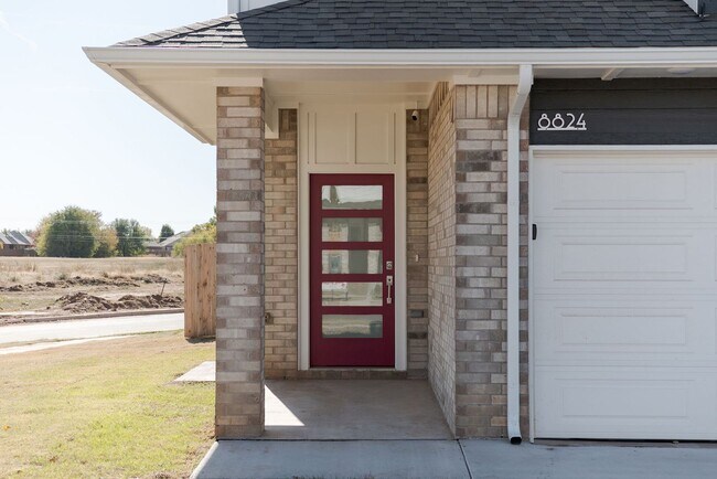 Foto del edificio - Luxury NEW 3 Bedroom 2.5 Bathroom Modern Townhome in Piedmont Schools with Neighborhood Park