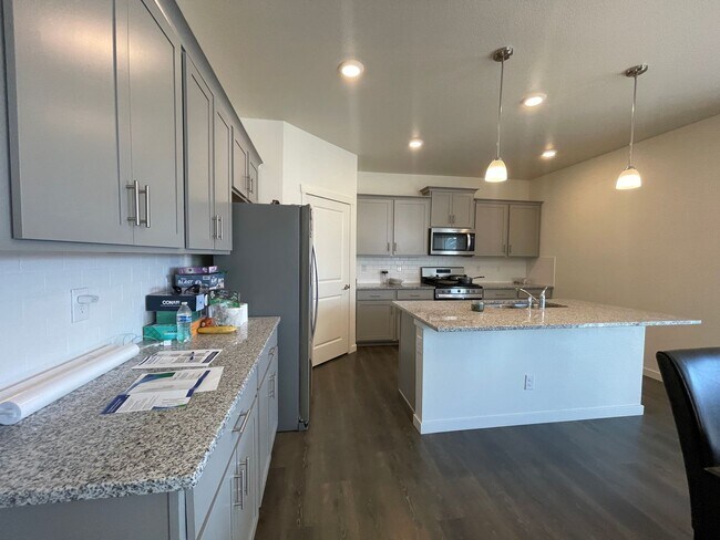 Building Photo - Live Lavishly in Crystal Valley Ranch