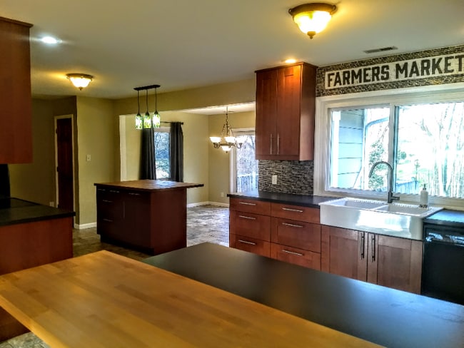 Foto del edificio - 16351 Petro Dr