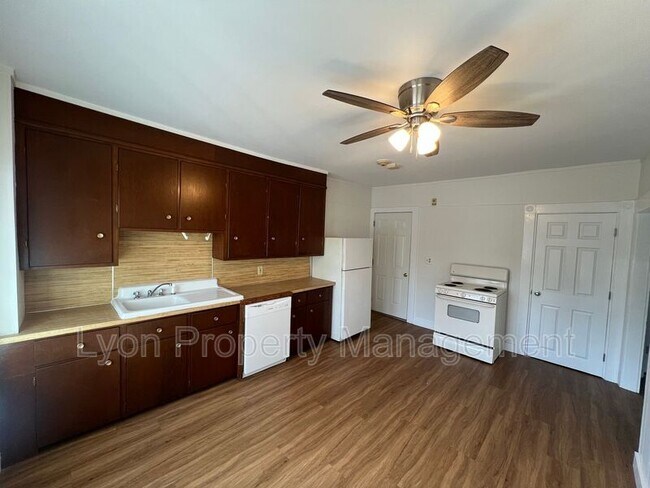 Foto del edificio - 70 Bouvier Ave