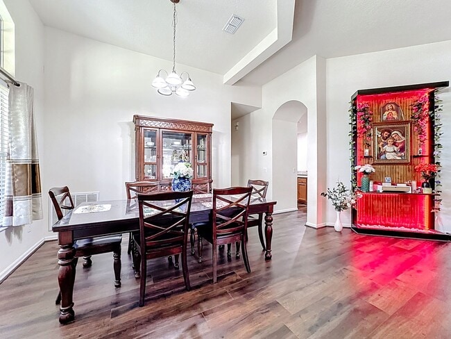 Foto del edificio - A home built for living well: 4Bedrooms/3Baths sophisticated home in Fells Cove!