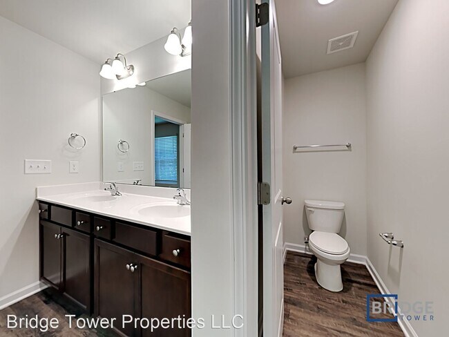 Building Photo - 3 br, 2.5 bath House - 3302 Newell Village...