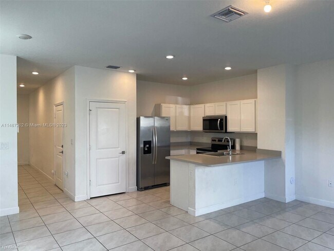 Building Photo - 3 br, 2.5 bath House - 600 SW 12th St