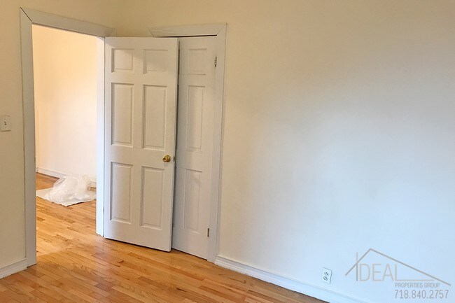 Building Photo - 572 Pacific St