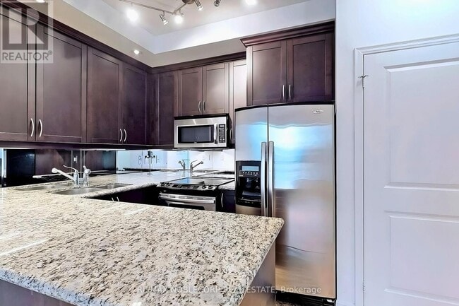 Building Photo - 628 Fleet St