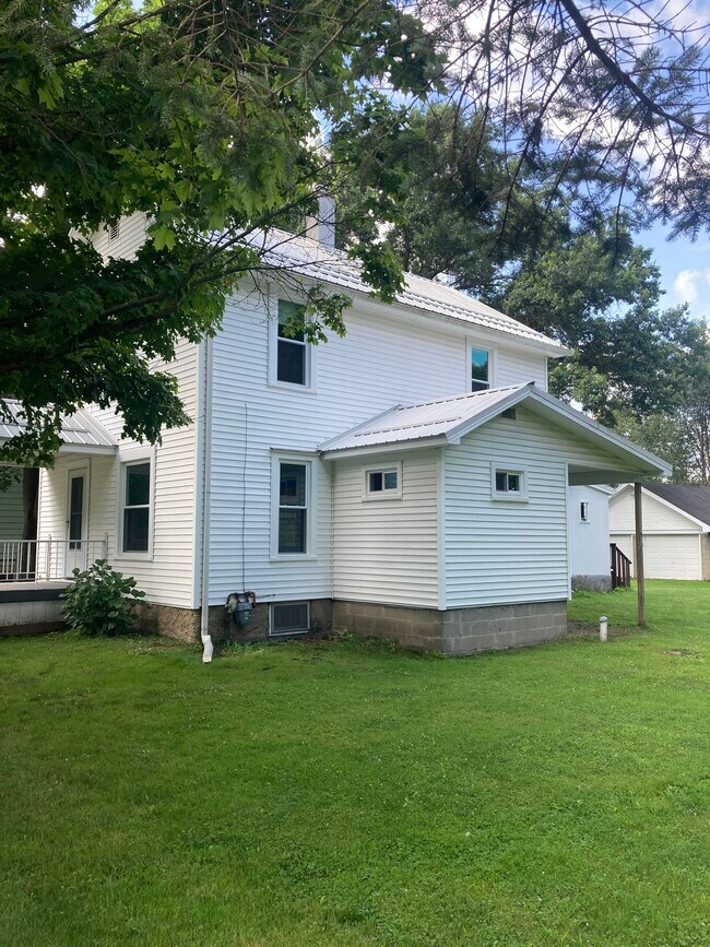 Foto del edificio - 9816 Bateman Avenue