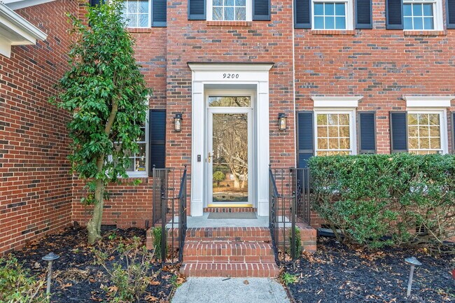 Building Photo - 9200 Brechin Dr