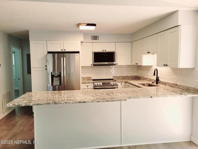 Building Photo - 514 S 4th St