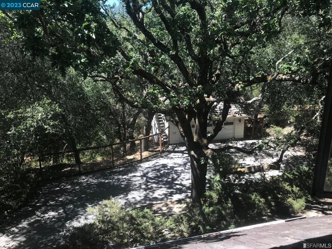 Foto del edificio - 557 Miner Rd