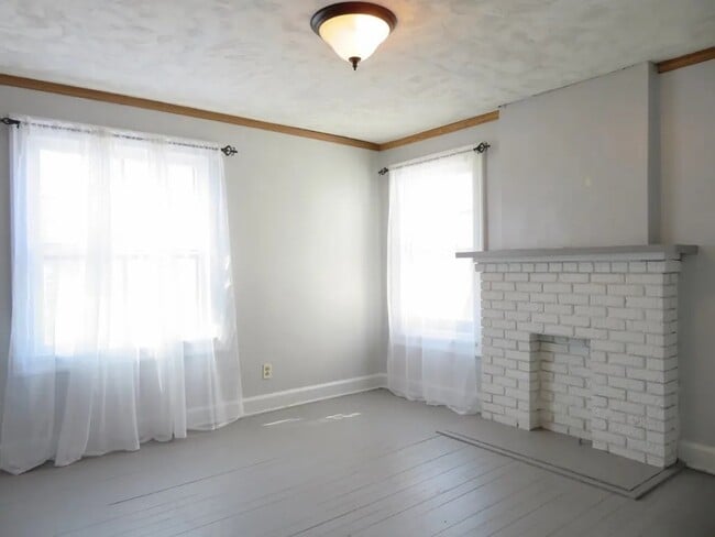 Building Photo - 172 Western Ave