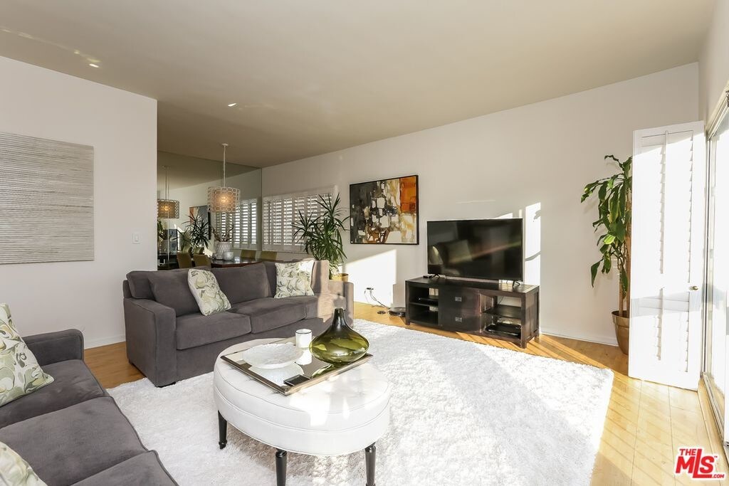 2318 Fox Hills Dr, Los Angeles, CA 90064 Condo for Rent in Los