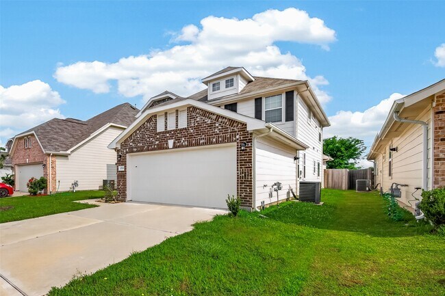 Foto del edificio - 13730 Andover Park Dr