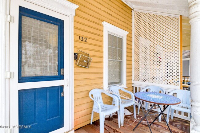 Foto del edificio - 132 Heck Ave