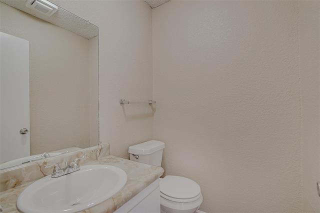 Foto del edificio - 836 NW Summercrest Blvd