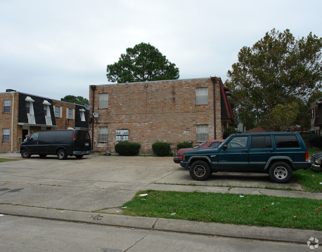 Primary Photo - 3556 Martinique Ave