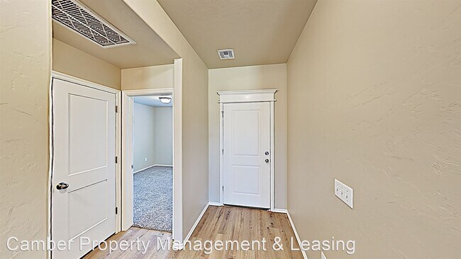 Building Photo - 10605 Mountain Fork Dr