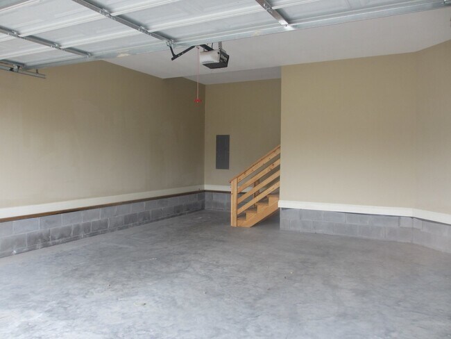 Building Photo - 813 E Accipiter Cir