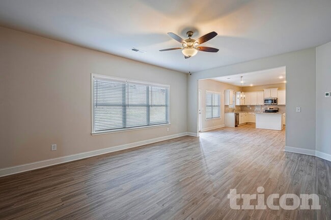 Foto del edificio - 227 Margrave Dr