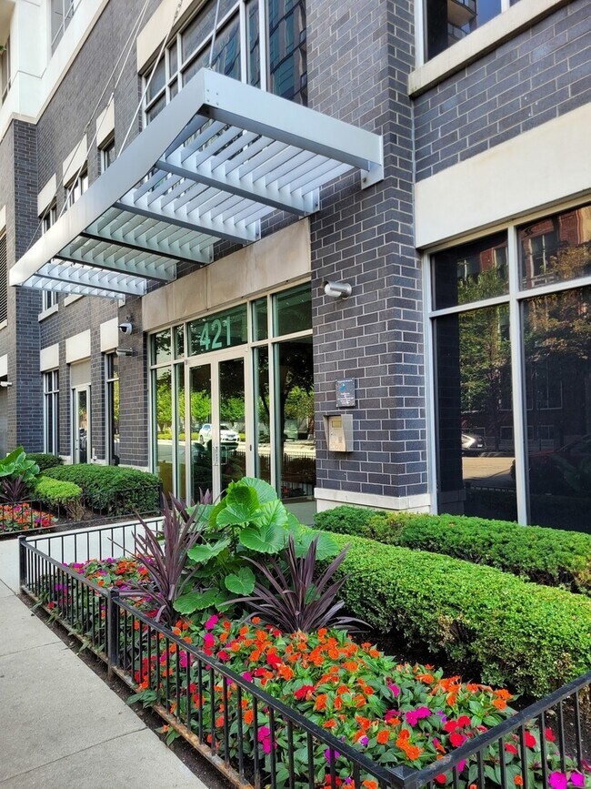 Foto del edificio - 421 W Huron St
