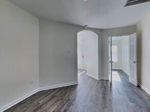 Building Photo - 9122 Prairie Trails Dr